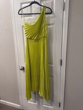 White House Black Market Pleated One-Shoulder Dress – Size 4